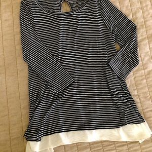 Pea In The Pod maternity/nursing top